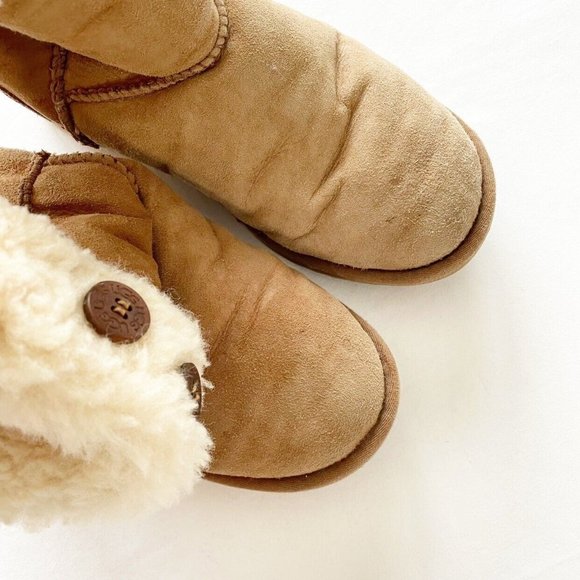 Women’s / Teen’s UGG Fold Over Boots Size 6 - Picture 5 of 11